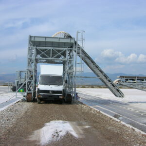 Mobile silo for truck loading